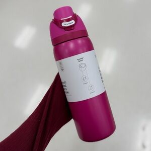 Owala READ MY LIPS Hot Pink Valentines Day Target 32OZ Release Freesip NWT